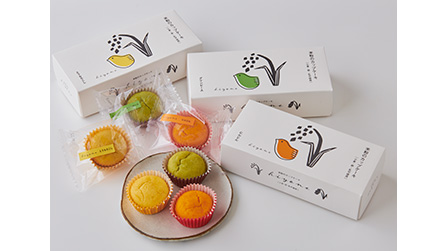 As part of the “hiyone series” of rice flour health sweets, “Komeko no Cupcakes Hiyone” does not contain any of the 28 specific ingredients listed for food allergies. They come in three flavors: corn, carrot, and green peas, and are produced using our Filling Depositor.